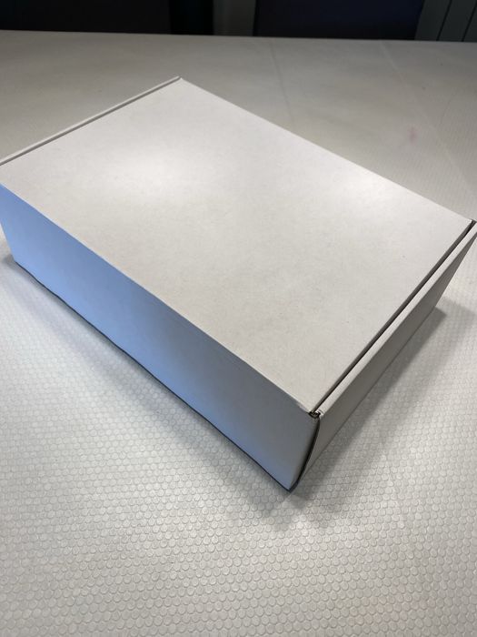 Caixa cartão postal branca