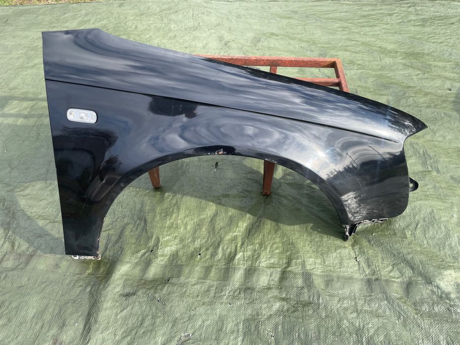 AUDI A4 B7 błotnik prawy przód przedni kolor LZ9Y