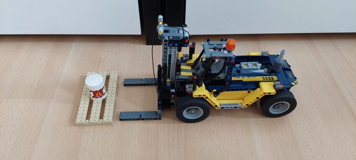 Lego technic 42079 wózek widłowy