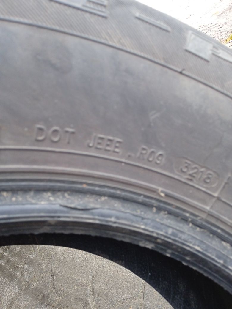 Резина зимова 245/70r16.