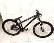 Rower dirt dartmoor two6player 2024 long koła 26 rock shox dh