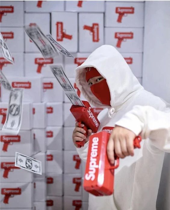 Пистолет который стреляет деньгами Money Gun