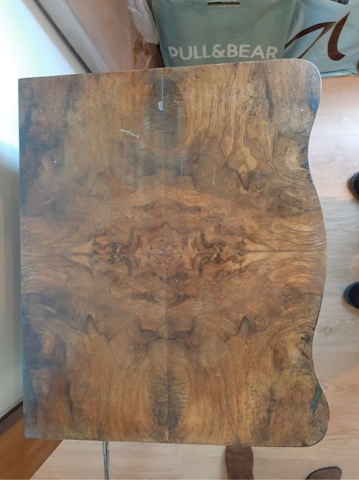 Móvel com máquina de costura Singer