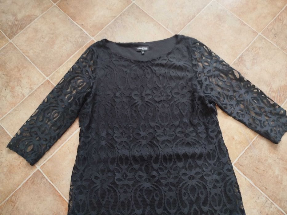 Elegancka koronkowa czarna sukienka R-44
