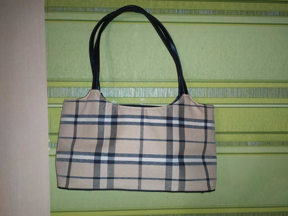 Стильная сумочка в клеточку ручная сумка