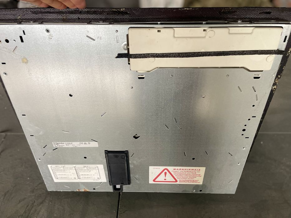 Продам на запчастини електроплиту Elektrolux EHS 6690 X