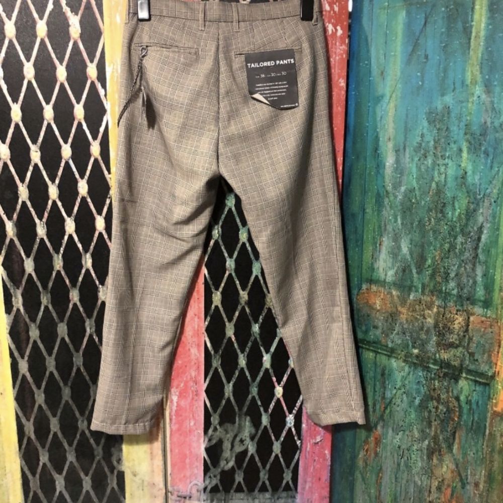 Nowe dopasowane spodnie garniturowe w szarą pepitkę Pull&Bear [38]