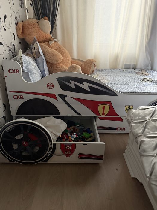 Дитяча кроватка з матрасом