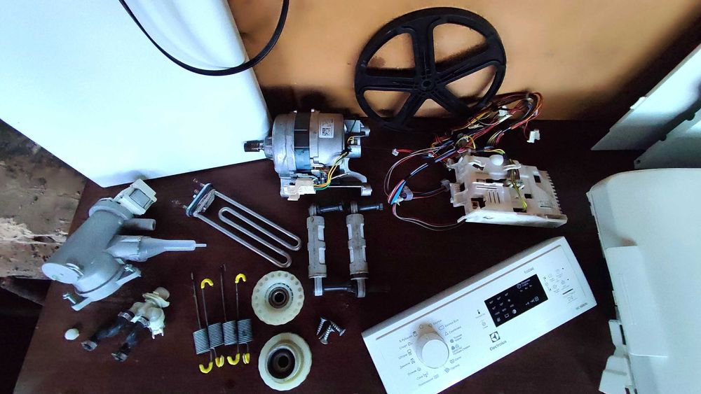 Запчастини до пральної машини Electrolux EWT1062IDW