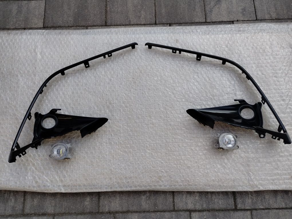Corolla e21 ramka listwa halogen zderzaka przedniego