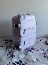 Liliowy plecak podróżny do samolotu Amazon