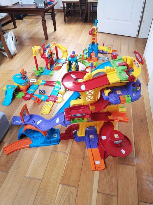 Zestawy Vtech tut tut. Super tor plus autka