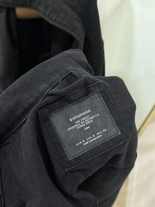 Джинсова куртка чорного кольору