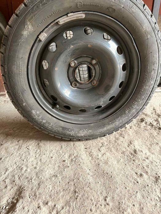 Opony zimowe/felgi stalowe R14”