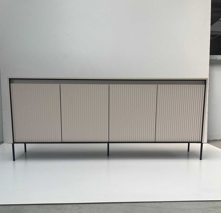 komoda do salonu z oświetleniem LED