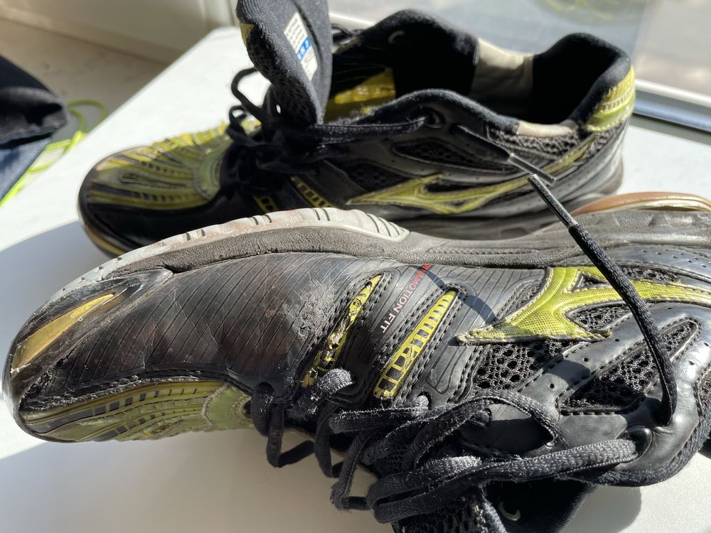Кросівки чоловічі Mizuno