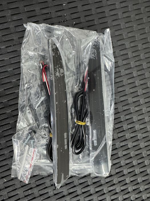 Dodge challenger 2015 i mlodsze lampy przeciwmglowe w zderzak dymione