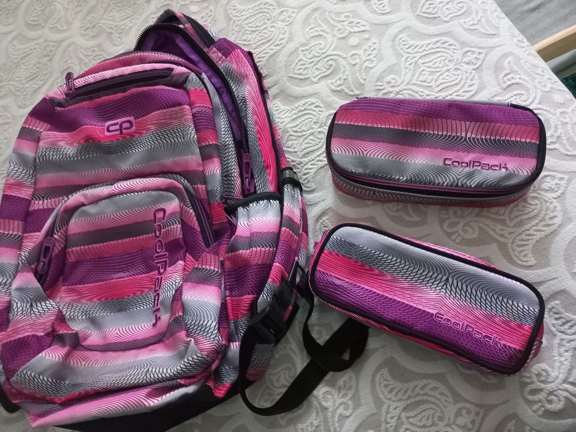 Plecak CoolPack dwukomorowy fioletowy, dwa piórniki i worek na kapcie