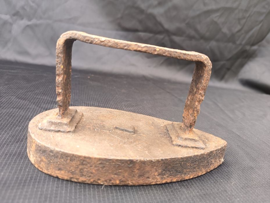 Stare żeliwne żelazko