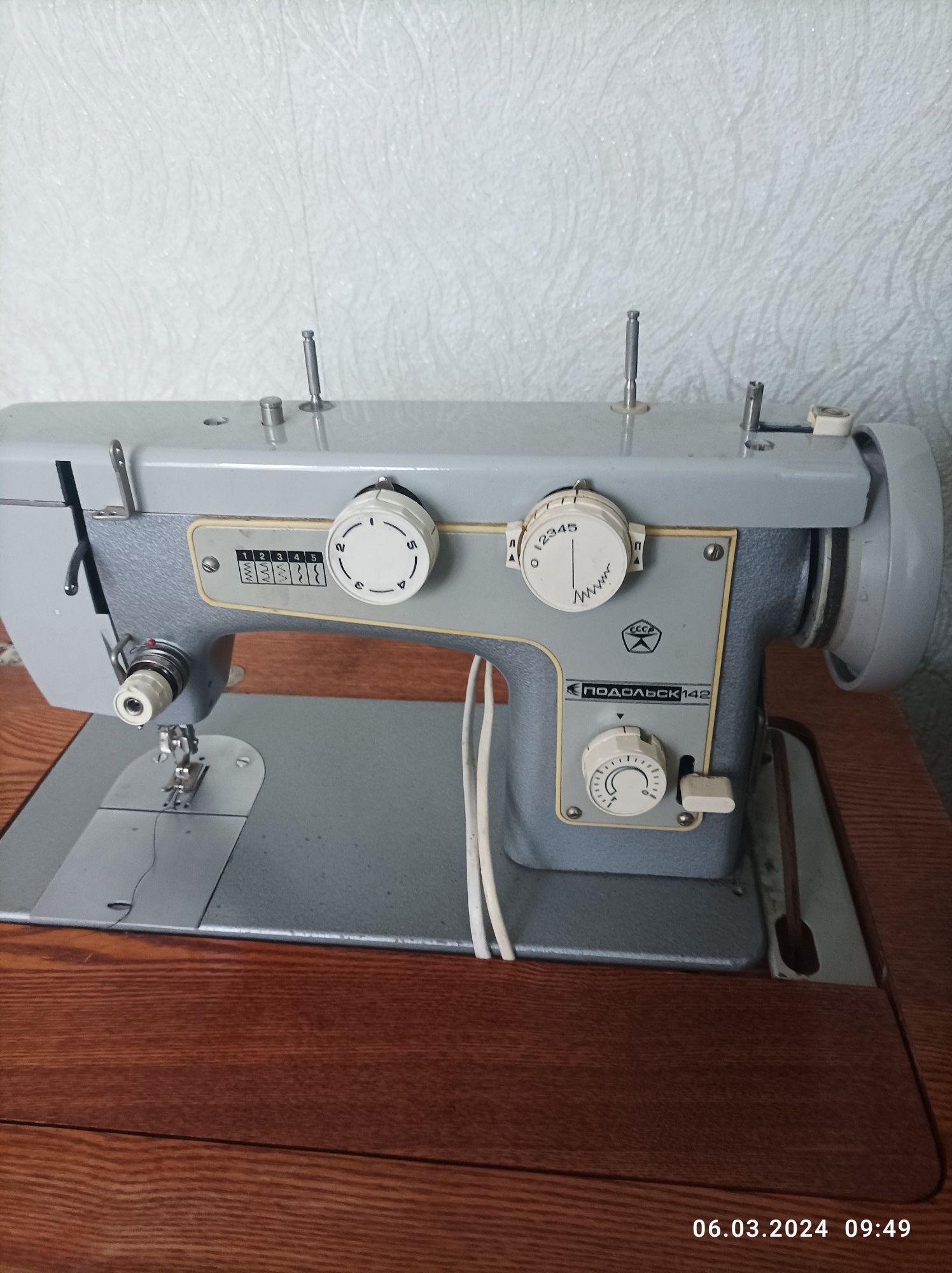 Продам швейну машинку" Подольск 14"з електоприводом.2