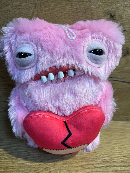 Fuggler - Zubasty pluszak w ksztatcie wrochatego różowego serca