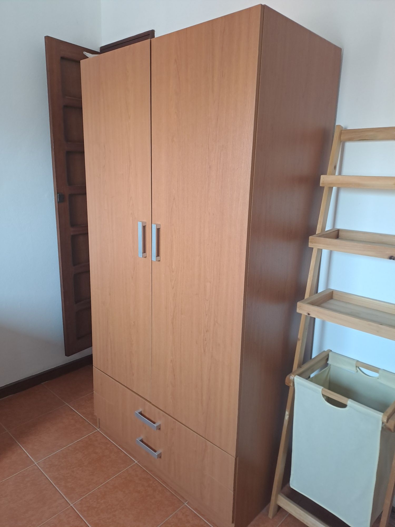Roupeiro de 2 Portas com Gavetas