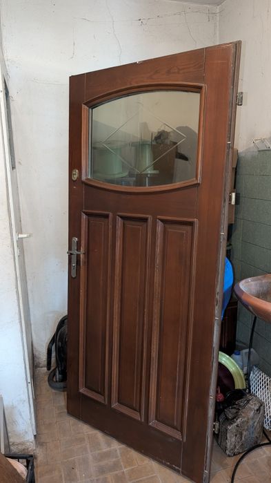 Drzwi drewniane z futryną