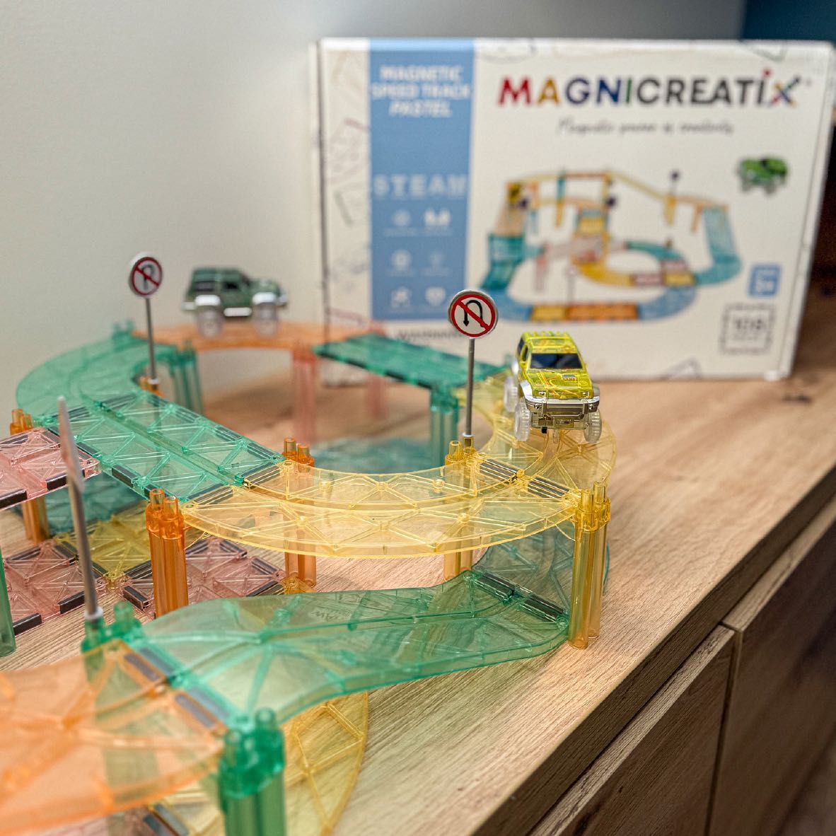 KLOCKI MAGNETYCZNE Magnetyczny Tor Wyścigowy MAGNICREATIX 108 el.