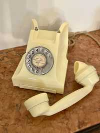 Telefones antigos e Mesa Apoio dos anos 70