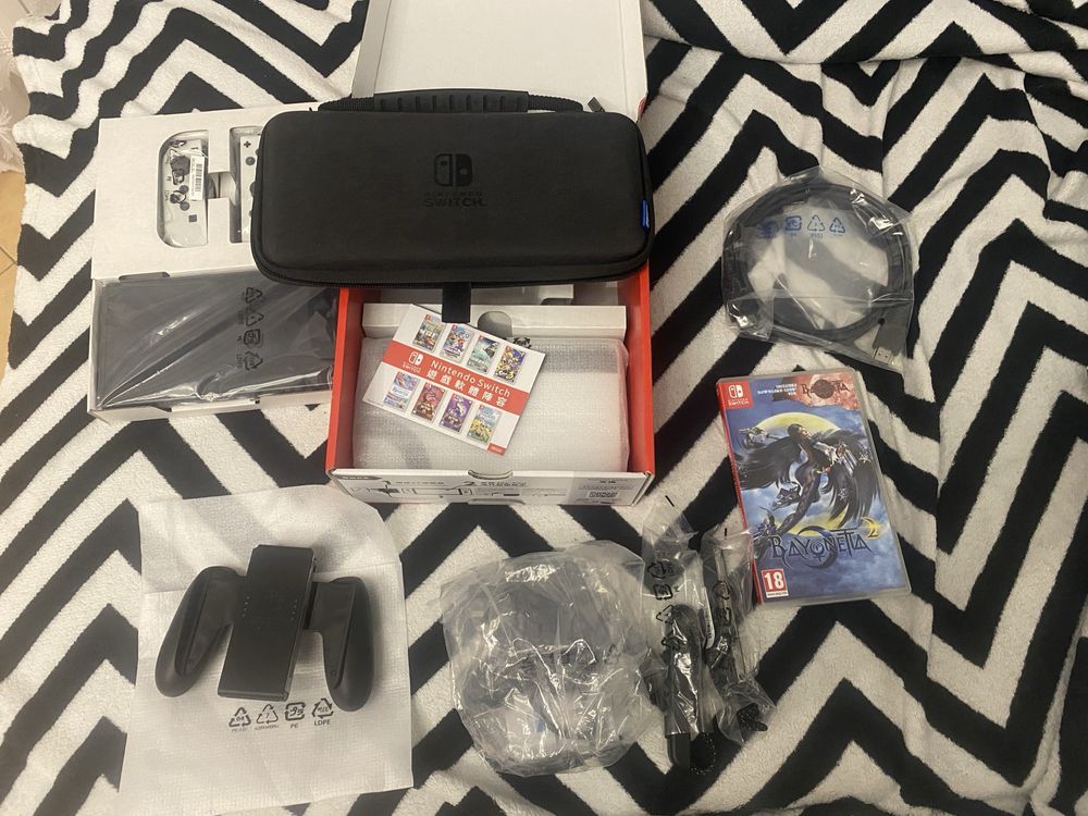 Nintendo Switch Oled [etui i gra Bayonetta 2 w zestawie!]