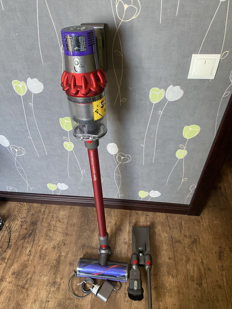 Пылесос аккумуляторный Dyson V10