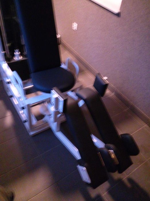 Maszyna do ćwiczenia ud nóg rozciąganie