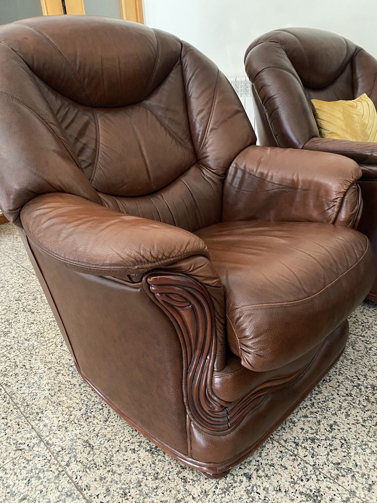 Conjunto três sofás de couro