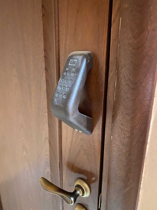 Продам кодовий б/у замок DORI