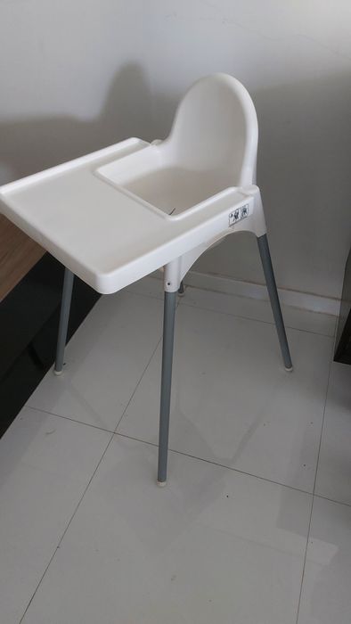 Cadeira papa Ikea com redutor e tabuleiro