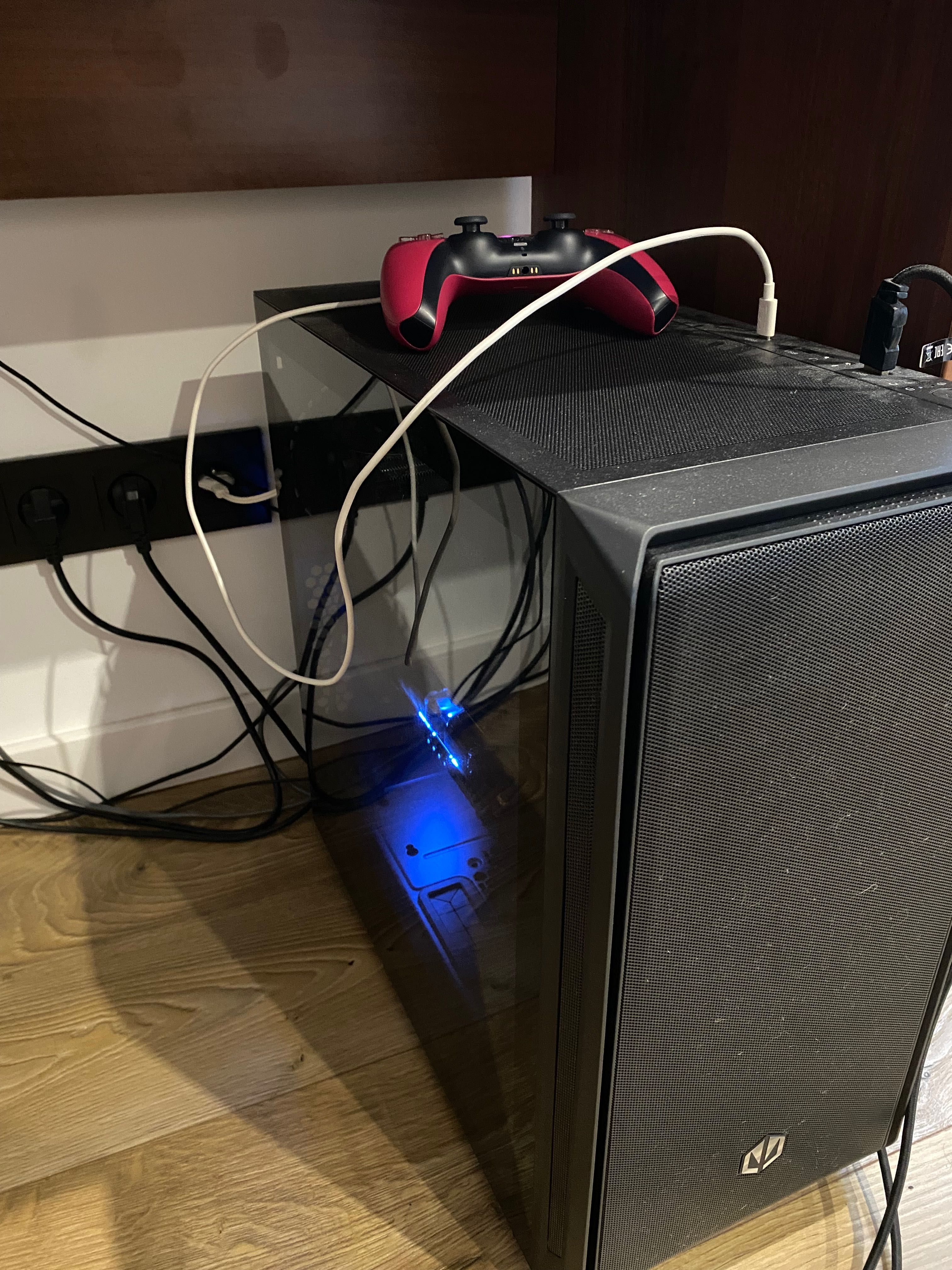 Komputer gamingowy + monitor [Ryzen 5 7600X/Radeon RX 7900 GRE]