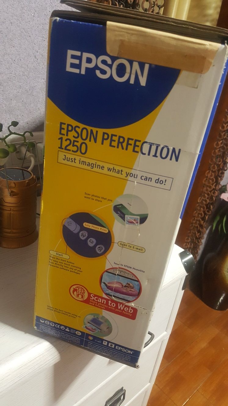 Планшетний сканер Epson Perfection 1250 в ідеальному стані