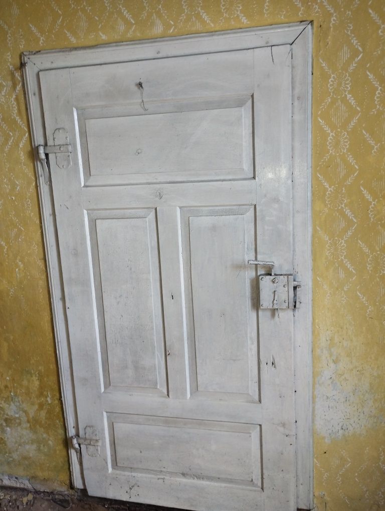 Stary zabytkowy zamek puszkowy, zawiasy, rygiel