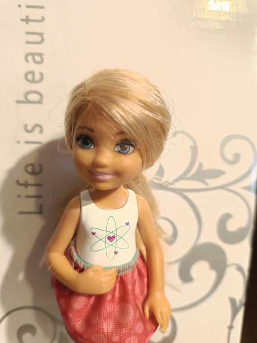 Sprzedam lalkę Barbie.