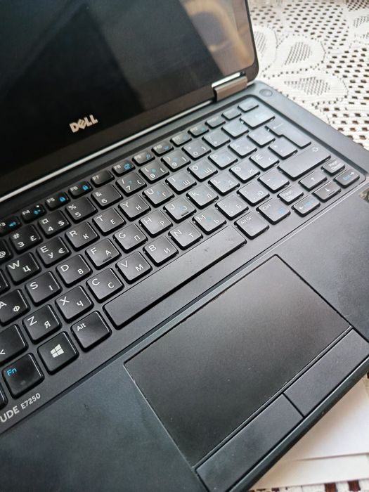 Ноутбук Dell Latitude E7250