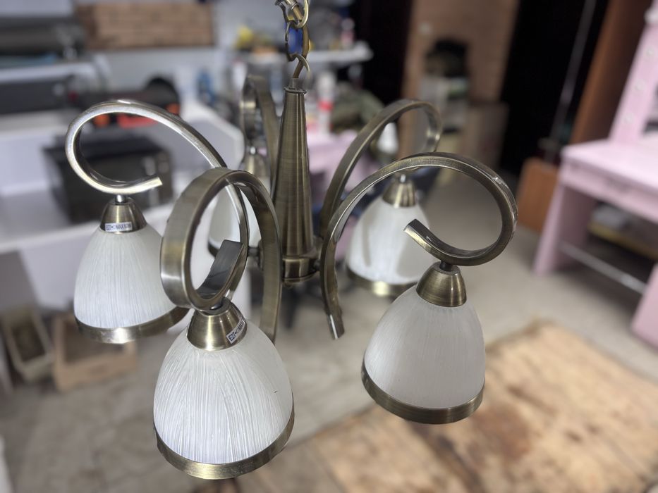 Продам люстру на 5 плафонов