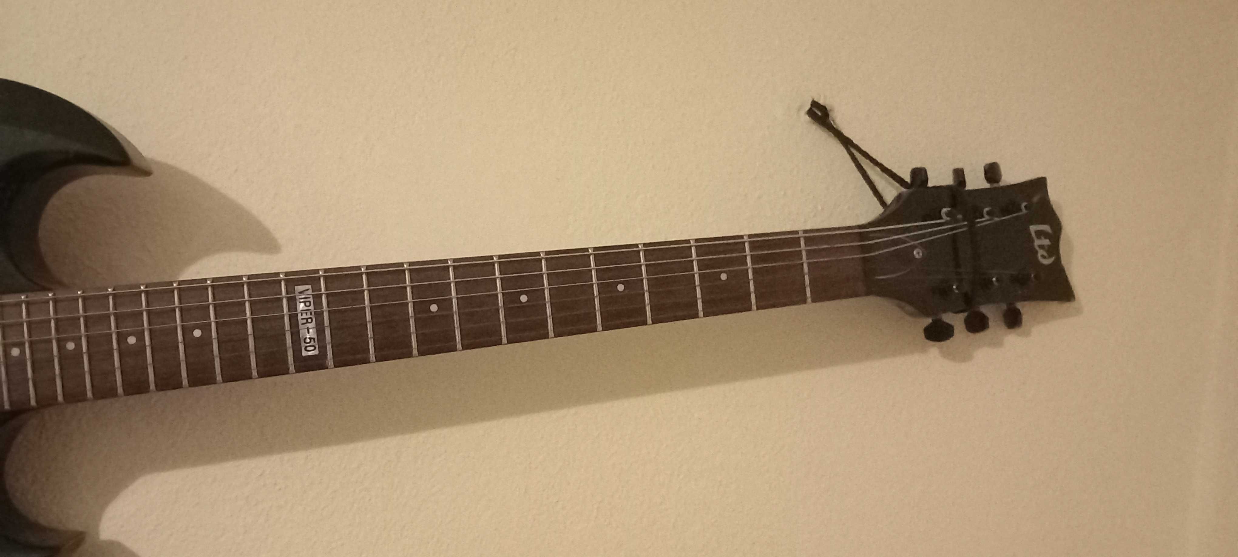 Pedaleira Boss GT-1 (Como Nova) + Guitarra LTD Viper 50 (Usada)