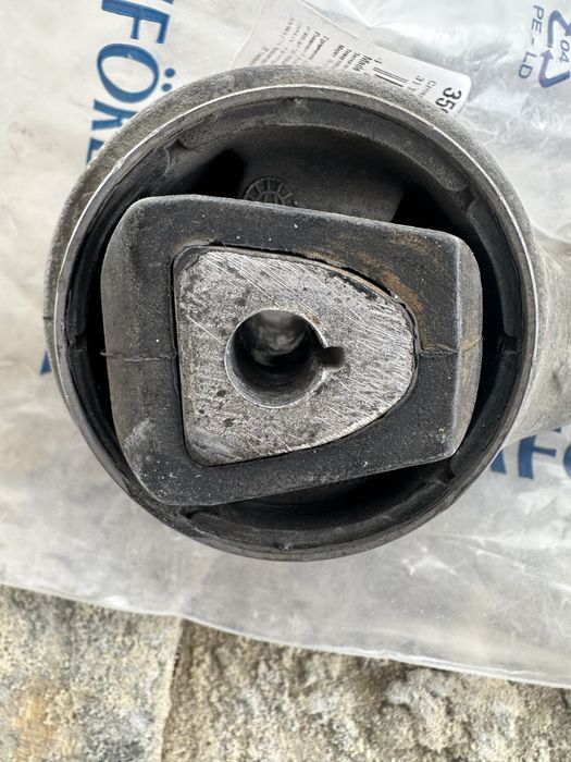 Рычаг нижний передний правый на бмв х5 е 70 б/у оригинал