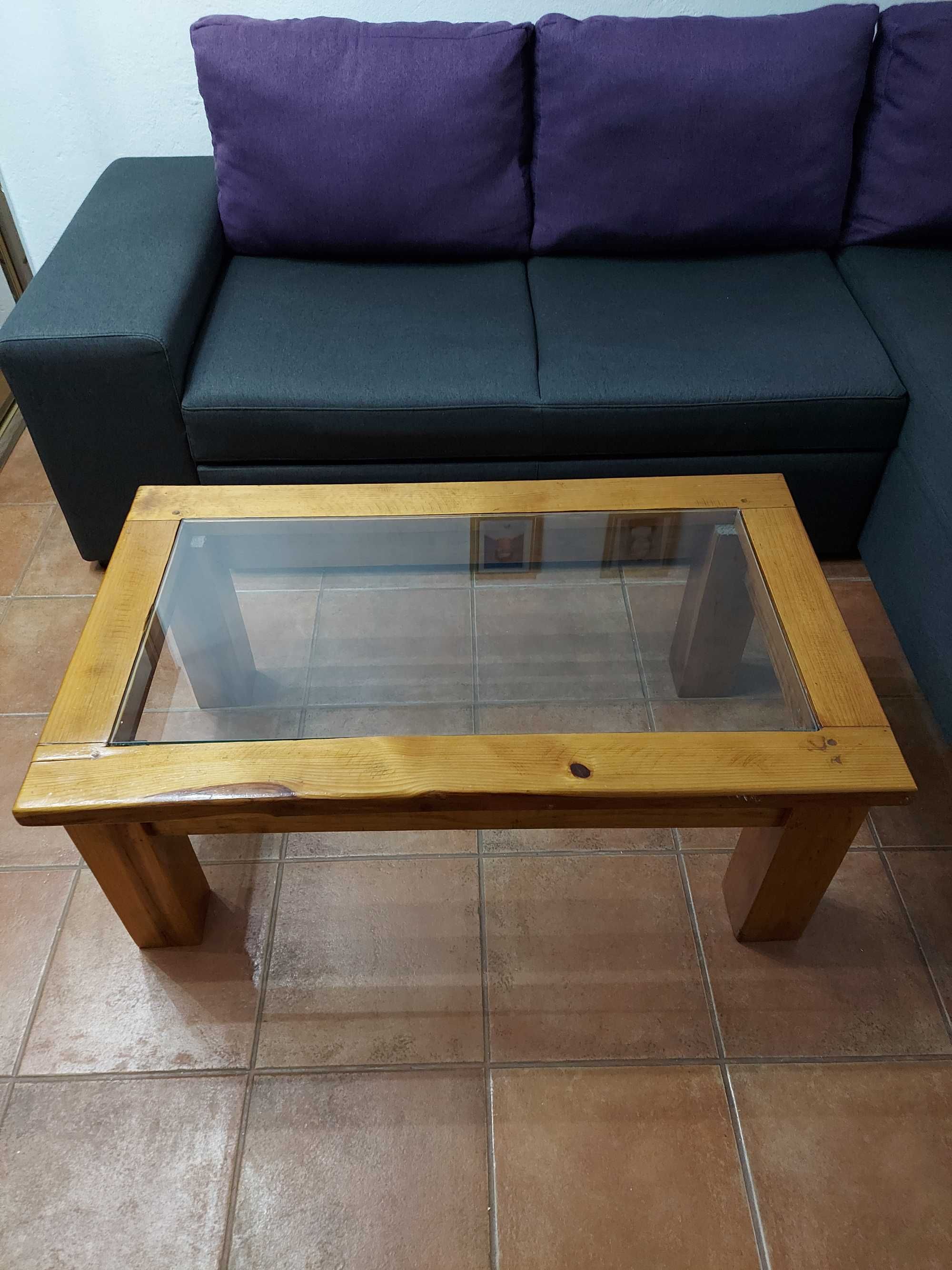 Mesa de centro com vidro