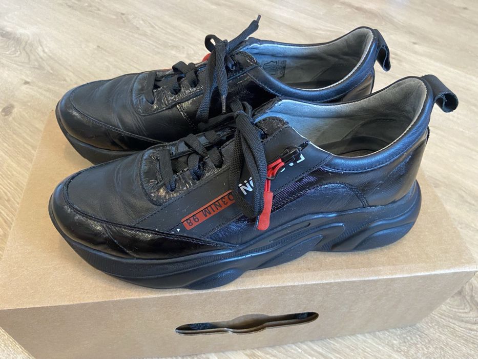 Кросівки, натуральна шкіра, вир-во Украіна