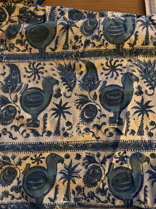 Obrus z motywem egzotycznego ptaka dodo