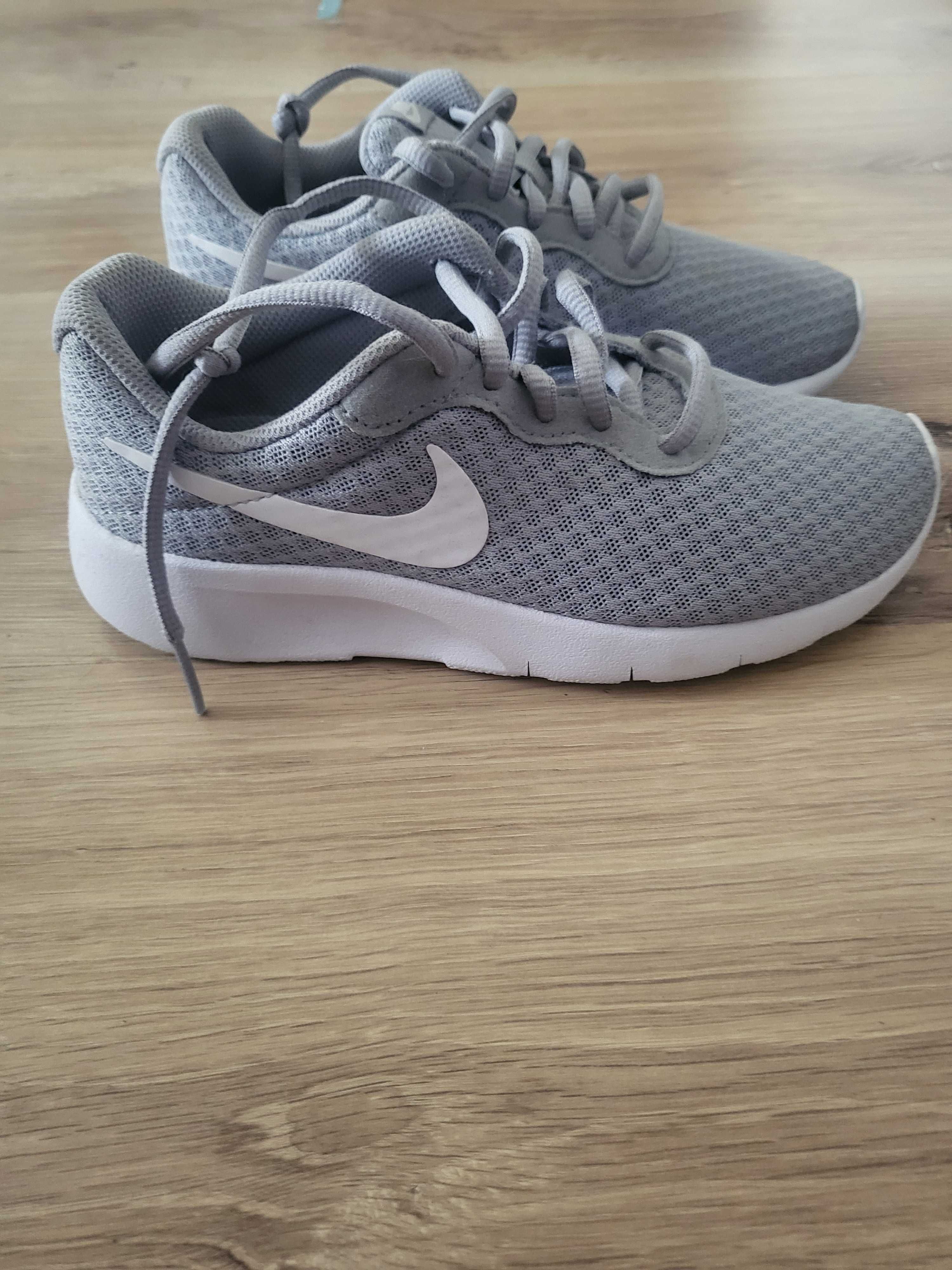 Buty dziewczece na wiosne nike roz 33