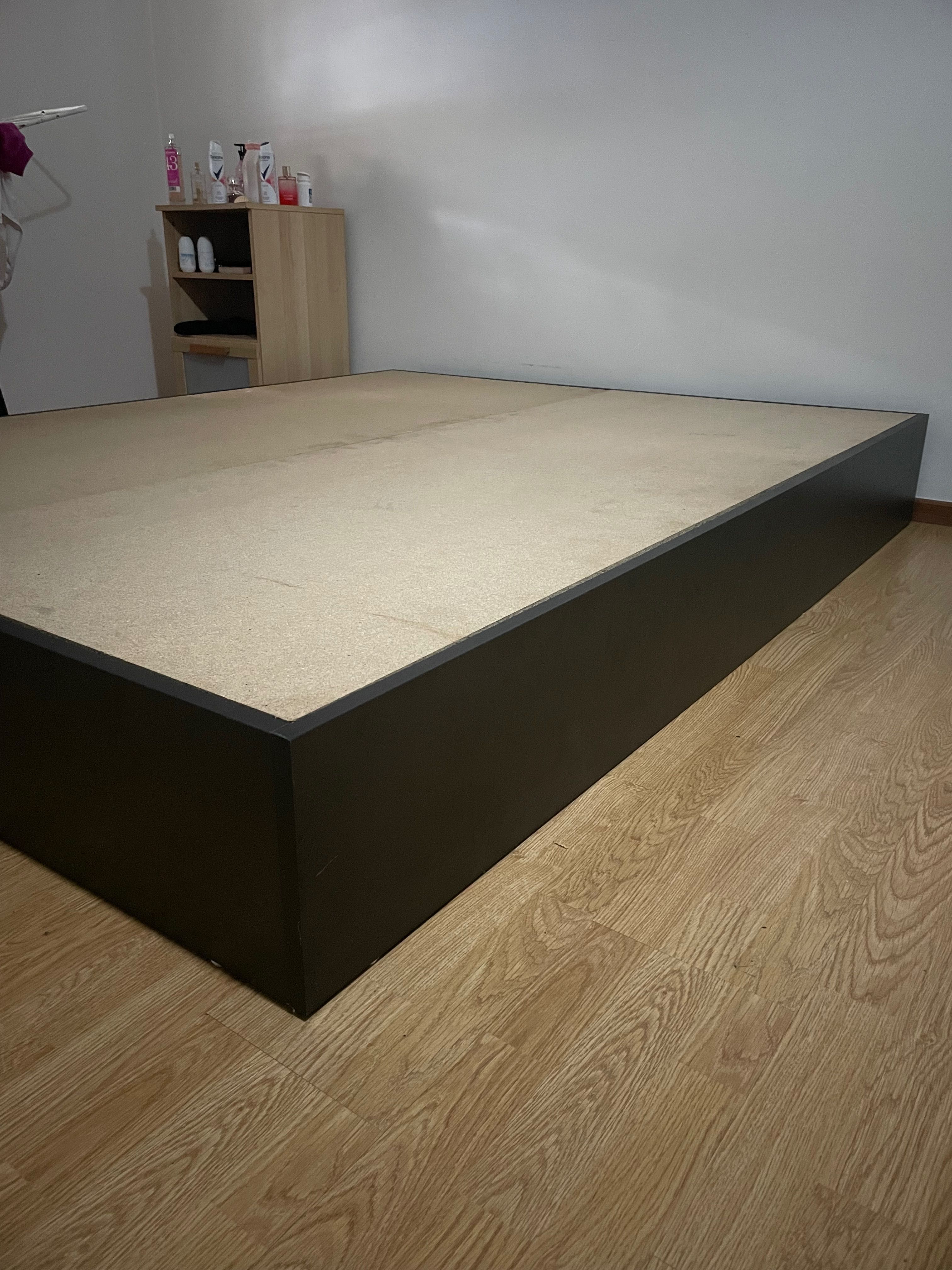 Cama  com colchão