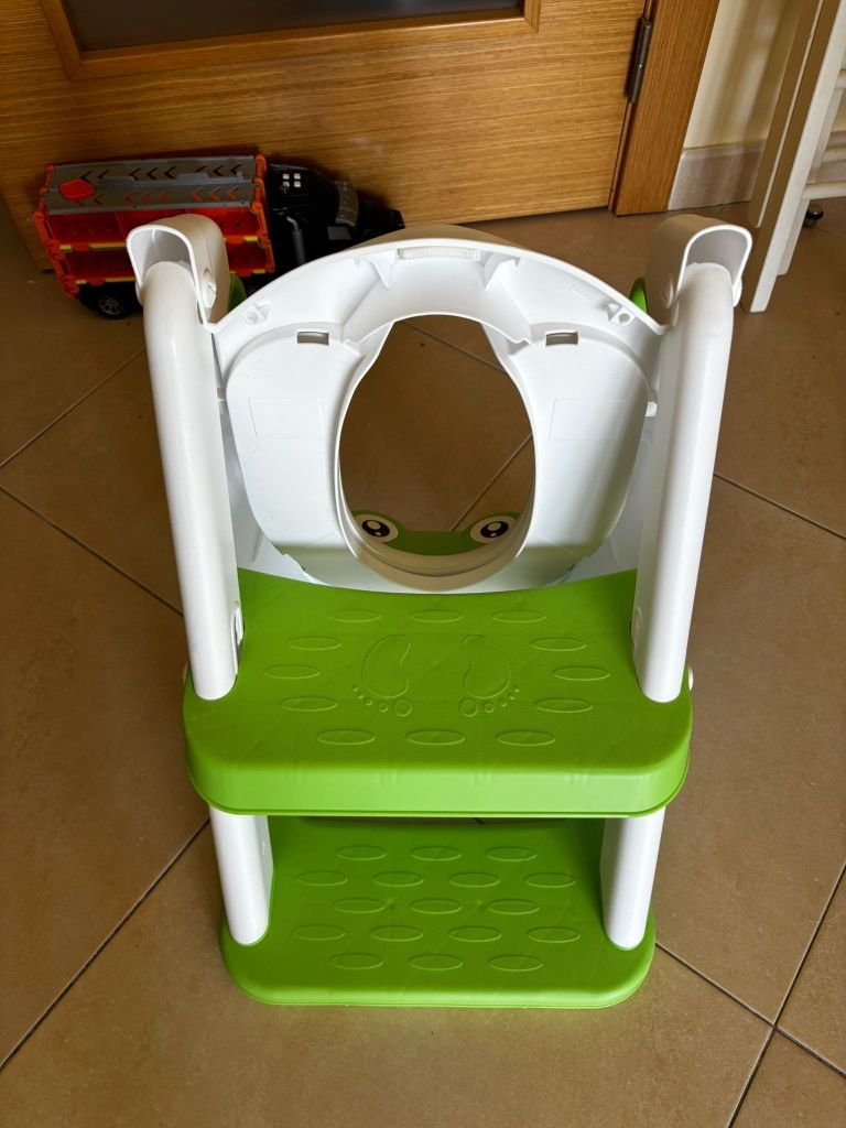 Adaptador/redutor com escadas para sanita -infantil