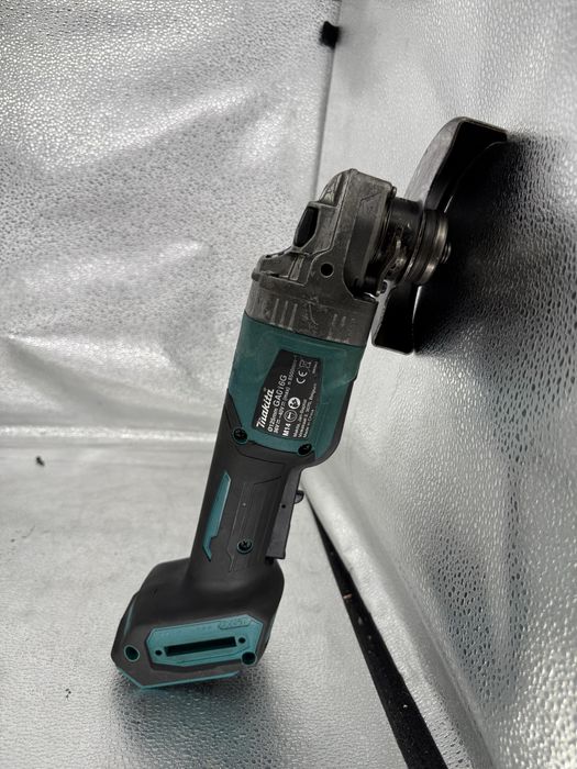 Болгарка (угловая шлифмашина) аккумуляторная Makita GA016 g